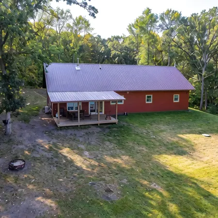 Cozy Cabin on Private Lake! Kayaks, Firepit, Fishing! Relaxing. Pet Friendly.