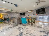 Retreat in Clear Lake, Iowa - GARAGE HANGOUT - Half block from Lake! Hotels in Clear Lake