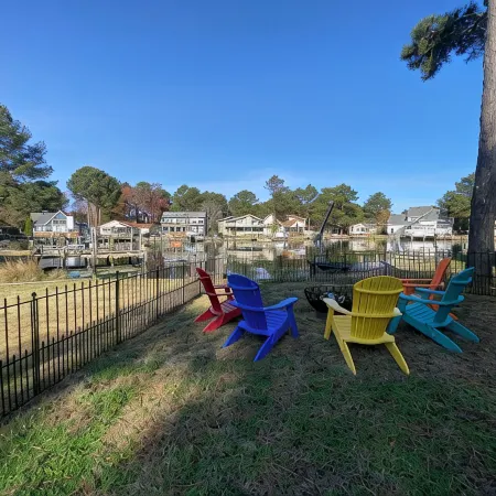 Teal Bay Getaway- Waterfront, 2 Masters, Pet Friendly, 5+ Bedrooms, Sleeps 17+