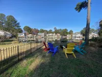 Teal Bay Getaway- Waterfront, 2 Masters, Pet Friendly, 5+ Bedrooms, Sleeps 17+ - WiFi