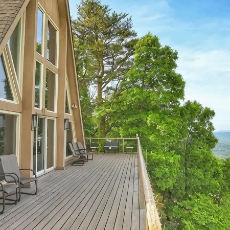 Luxury retreat with panoramic views at Mount Sinai Manor!