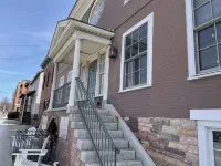 New Modern Studio- Hop Skip & Jump to Waterfront - 2-Star