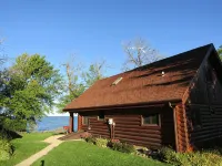 Lake Winnebago waterfront 3 bedroom Log home on a private lot with a great view! - Wifi
