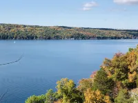 Mid-Century modern Lakeview Stay