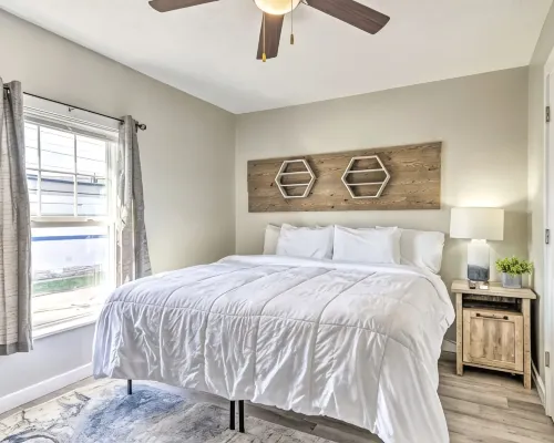 Urban Chic Townhome Near Downtown - Apartments