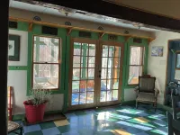 GORGEOUS FAMILY FRIENDLY VICTORIAN WITH ALL NATURAL CEDAR HOT TUB NEAR GORE MT