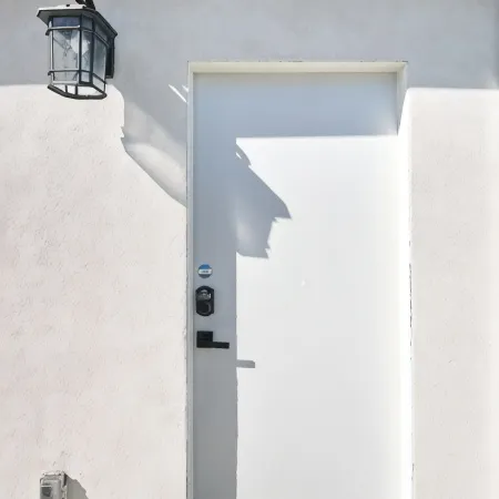 Private Guest House with Full Kitchen, 30 minutes to L.A Beach