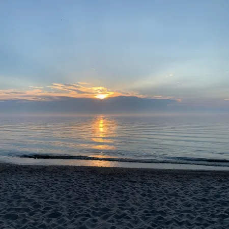 Family friendly home - Just a short walk to the beach!