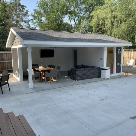 6-bedroom vacation home just a 5-minute walk to Lake Michigan