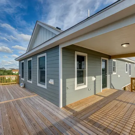 Novice 4BRM/3Bath house on the canal/sound access close to the beach