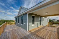 Novice 4BRM/3Bath house on the canal/sound access close to the beach