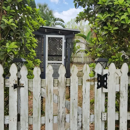 Charming Mt Dora 2 Bedroom Home - 1 Mile from Historic Downtown!