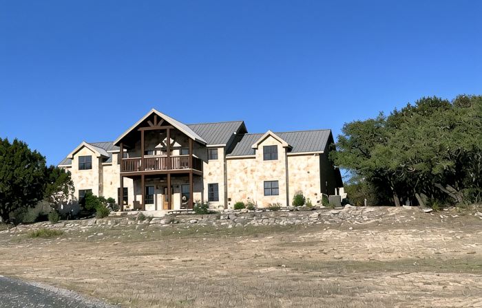 Beautiful 5/5.5 Home on 5 Acres w/Private Pool. River Access 2 m. Away