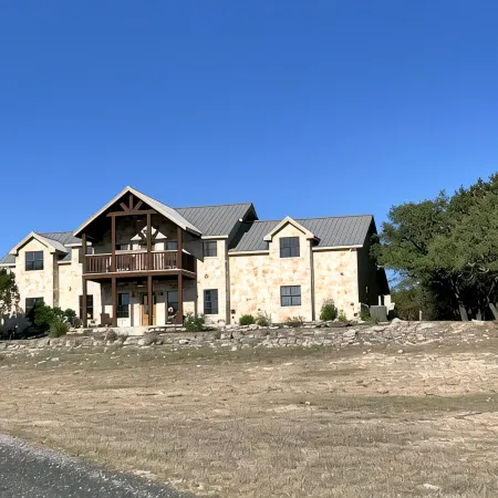 Beautiful 5/5.5 Home on 5 Acres w/Private Pool. River Access 2 m. Away