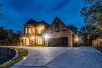 Knotting Hill Place Luxury 6 Br, 5.5 Baths Outdoor Kitchen and Pool!Sleeps 14 - 民宿