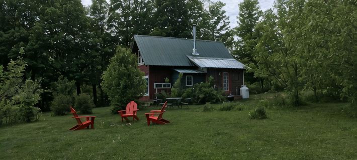 Beautiful cottage on scenic Adirondack hobby farm Hotels in Johnsburg