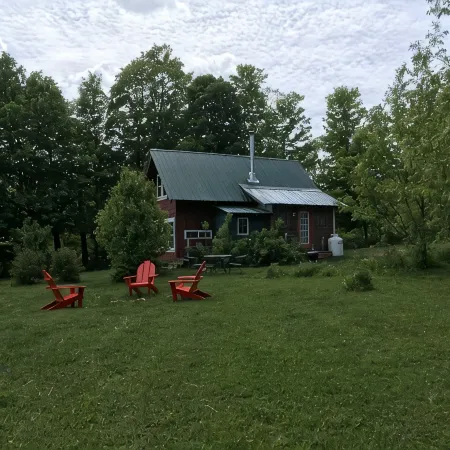 Beautiful cottage on scenic Adirondack hobby farm Отели в г. Джонсберг