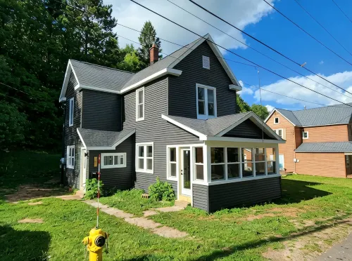 Style-Ish 2 bed lower with all season sun room