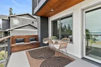 New! Modern Home w/ Spectacular Views +Hot tub - Beach