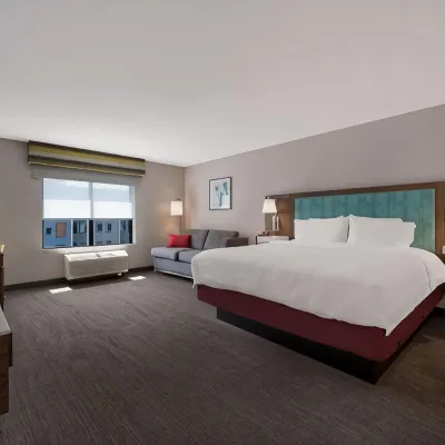A Victory Hotel & Suites Hotels near Glassman Kia
