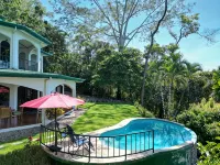 Newly Listed Marvelous Jungle Oasis with Ocean Views - 游泳池