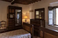 Farmhouse in the greenery of the Tuscany countryside with private pool and view - Homestays