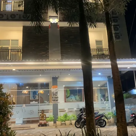 THE CABIN HOTEL AMBASADOR
