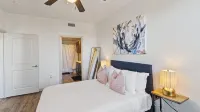 Charming 1-bd apartment in Frisco with Fitness Room, Work Space & Swimming Pool - 방갈로