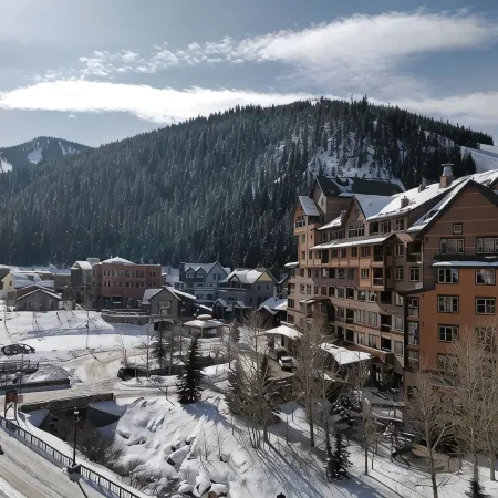 3Br Village Penthouse · Huge Deck · Hot Tub