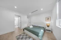 Up to 12 guest Modern Villa near Wynwood!