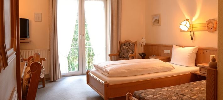 Waldhotel Twiehaus Garni Hoteles en Lubeca