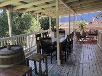 Family Home  - Pets welcome .  15km to Australia Zoo, 20km to amazing beaches. Hotels in Maleny