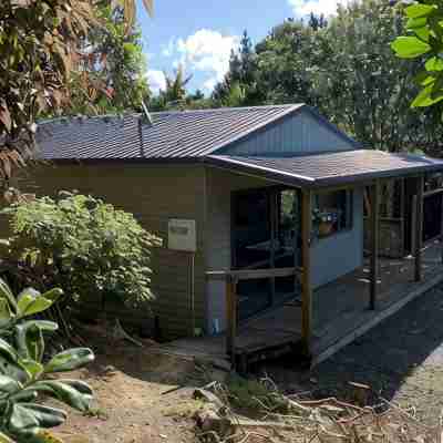 Tui Cottage Private rural retreat with elevated views to the ocean Hotel Exterior