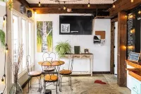 Remodeled Lofted Apartment over Ooey Gooey Café