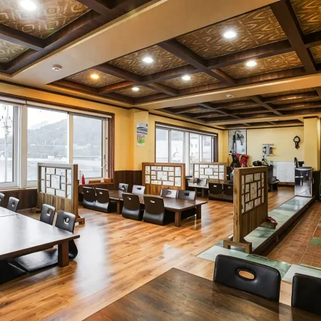 Namhae Alpenok Beach Pension