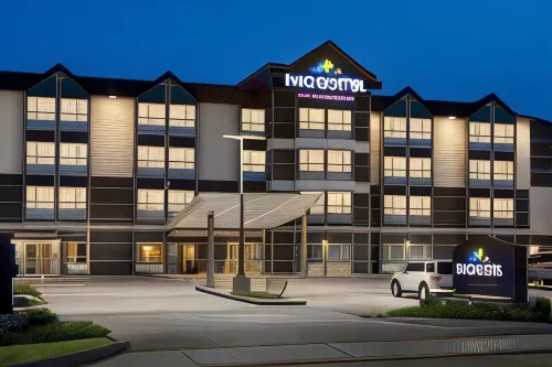 Microtel Inn & Suites by Wyndham Bonnyville - Parkplatz