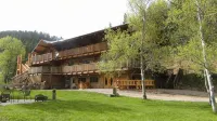 Judith Mountain Lodge - Homestays