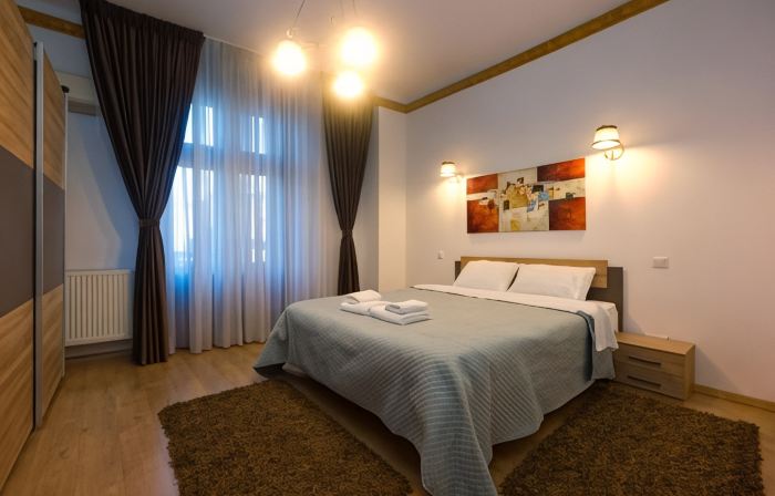 Victoriei Skyline Apartment - Steps from Old Town