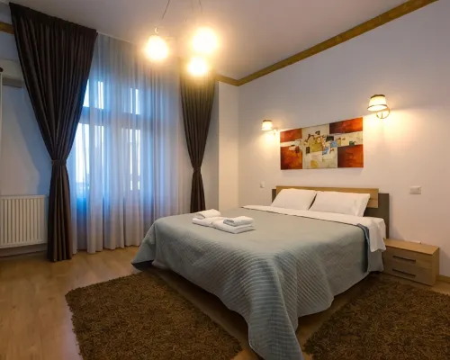 Victoriei Skyline Apartment - Steps from Old Town ローマン・アリーナ周辺のホテル