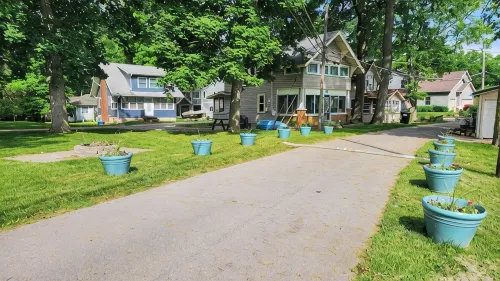 Lake George cottage with large lakefront lawn - 3 tähden
