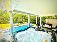 Bourbon Trail Pool Zone! HotTub! PoolTable! PingPong! GoldenTee! BigYard! Pets! - 4-Star