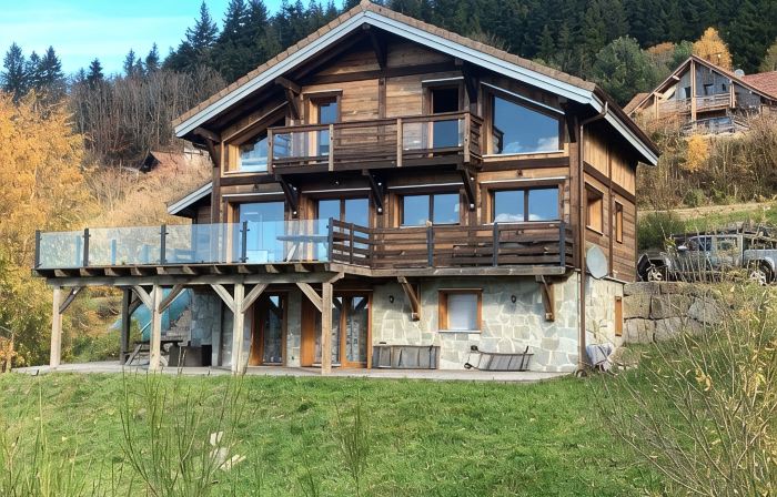 Seasonal Rental Self-Contained Apartment in Chalet with View of the Lake and Gerardmer