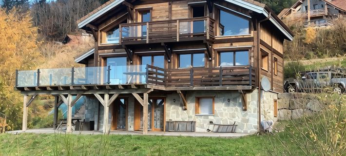 Seasonal Rental Self-Contained Apartment in Chalet with View of the Lake and Gerardmer Hotels in Gérardmer