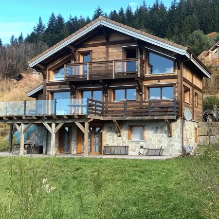 Seasonal Rental Self-Contained Apartment in Chalet with View of the Lake and Gerardmer
