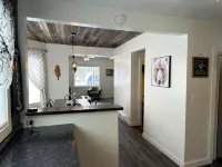 Charming 3-bedroom house in Trout Lake close to trails & lakes. - Homestays