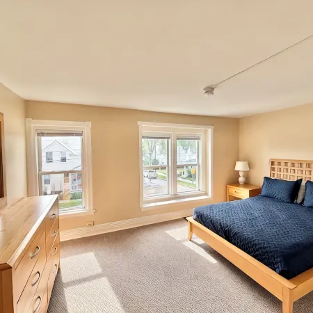 3-bedroom apartment in charming Southend Burlington