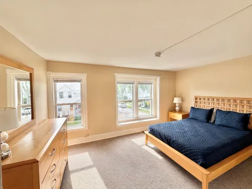 3-bedroom apartment in charming Southend Burlington - พร้อมWifi