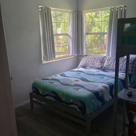 Charming House with Boat Dock in Serene Inglis, Riverfront Deep Water Gulf Acces Hotels in Inglis