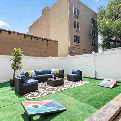NEW! 3BR/2.5 Bath/15min-NYC /5min-PATH Train, Yard, Gameroom, Parking- SLEEPS 12 Hotel Exterior