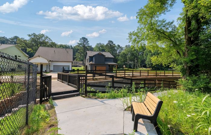 5 Min to Lakepoint! Sleeps 14. New 4 Bdrms/3.5 Bths w/ Office. Owner Managed.